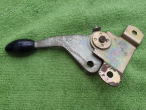 Hebel Öffner Motorhaube Griff Verriegelung BMW 1602 2002 E10 ET-Nr 51231801019