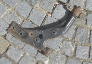 Vorderer Querlenker Mazda 323 BG 1,3 1,6 1,8 Dreieckslenker B45534300E  BR7034300B